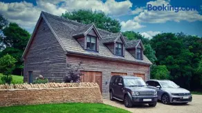 The Loft at Hewletts Farm - Stunning Apartment on The Cotswold Way Close to Cheltenham - Image 2
