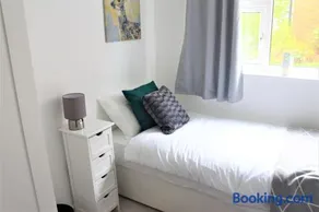 K Suites - Station Road 1 - Image 4