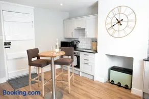 Symonds House, Stowlangtoft Estate - Image 4