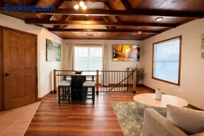 Sunlit Loft, Near GSP and Private Entry - Image 5