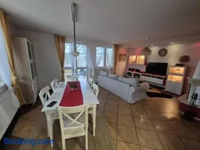 Dom pod flagą - Image 2