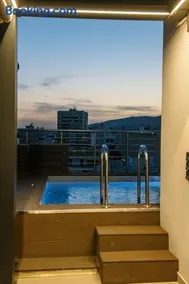Nikki's Skylight Suite with private swimming pool - Image 2