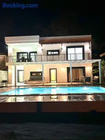 Bodrum Kızılağaçta özel havuzlu geniş bahçeli lüks Villa - Image 3