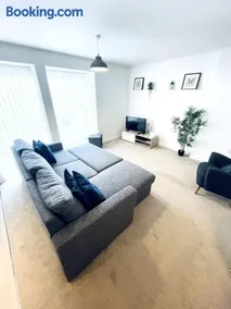 1 Bedroom flat in Peterborough City centre - Image 5