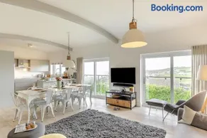 4 Bed in Widemouth Bay oc-s34119 - Image 3