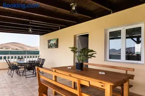 Ruhige Villa Ralue mit Pool, Terrasse und Garten - Image 4