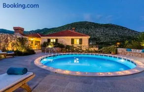 Villa Kate - outdoor pool, 4 bedrooms, free parking - Image 4
