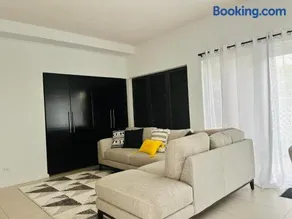 Chic Retreat BB, Bright, Gated 2BR Condo with pool and wifi - Image 1