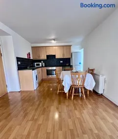 Bridge View Apartment - Image 2