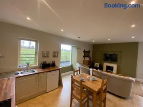 Luxury Country Escape - Image 3