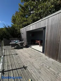 Close to QA hospital, Portsmouth Naval Cottage with incredible views - Image 4