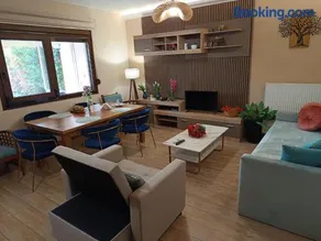 TwinStars apartment with courtyard and view - Image 3