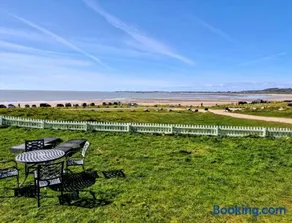 The Blue Dolphin with Panoramic Sea Views - Image 3