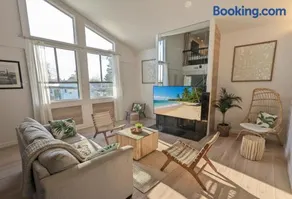Walk 2min to BEACH! Boho 3-Bedroom BEACH Pad with AC, Patio, Laundry & Mid Size Parking - Image 3