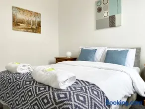 3 Queen Alexandra Road - Image 2