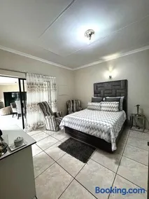 Zee Lifestyle Guesthouse - Image 5
