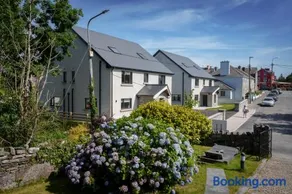 Large detached home in the heart of Sneem to sleep 14 people - Image 2