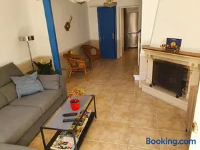 Private townhouse with roof terrace close to the beach - Image 4