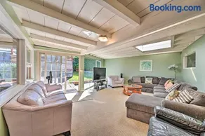 La Jolla Home & Detached Suite: Hot Tub & Backyard - Image 4