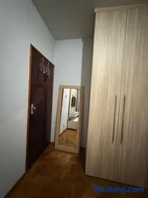 Apartamento 3 Quartos com garagem para 2 carros, até 8 Hóspedes e 1 Criança, espaçoso e familiar - Image 4
