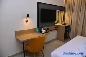 Vels Grand Hotel - Image 4