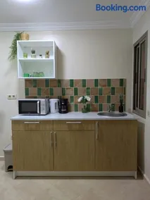 Majorelle green Spa Suite - Image 4