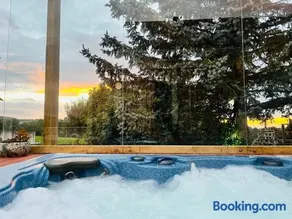 La k abane jacuzzi extérieur chauffée piscine de saison totalement privatisé - Image 1