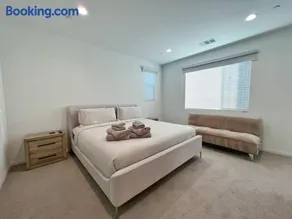 Modern Lux Home Near Disneyland And In The Heart Of OC! - Image 3