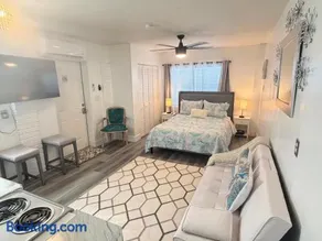 (B) Casa Azul. Minutes From The Beach & Mall - Image 1
