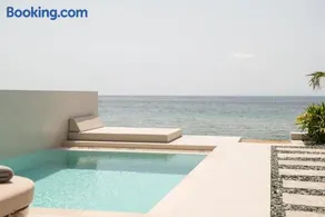 Strovilla Gaia Luxury Private Beachfront Villas - Image 2