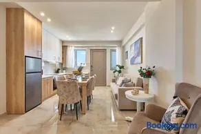Superior family apartment w/pool dining area - Image 2