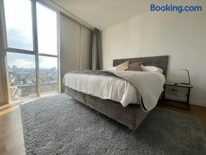 Luxury apartment in the city center - Image 1