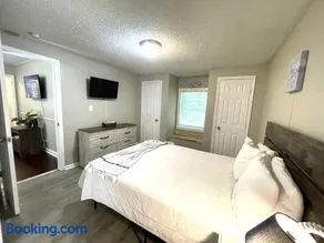 The Bungalow - 15 Min to Downtown - Image 3