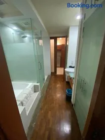 Peninsula Residences All Suite Hotel - Image 5