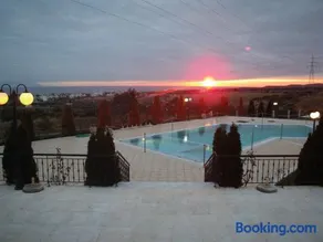 Bell Air Hotel - Image 1