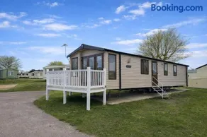 Lovely Caravan With Decking At Cherry Tree Park Norfolk Ref 70724C - Image 1