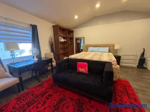 Comfortable high ceiling studio - Image 1