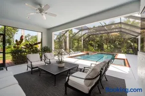 Tranquil Court Oasis - Image 3