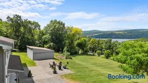 Keuka Wine Trail Lake View Suite & Private Fire Pit - Image 5