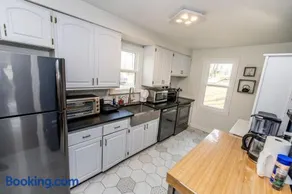 Pet Friendly Retreat Near Downtown Annapolis - Image 3