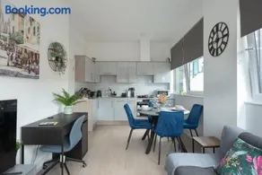 Deluxe 2 bed, 2 bathroom Milton Keynes apartment within walking distance to train station and City centre. - Image 5