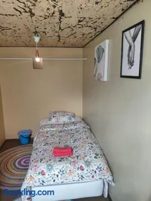 Guest room in Retro House - Image 4