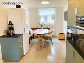 Villa med private værelser delt badeværelse/køkken, viby sj. - Image 1