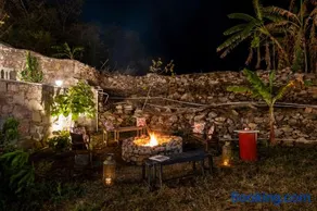 ELIVAAS Signature Mandovar Mountain Valley Retreat 4-BHK Pet-friendly Suite In a Private Estate with Shared Pool, Garden, Restaurant & Hill Views - Image 2