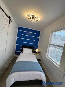 Coastal Blue Motel - Image 4