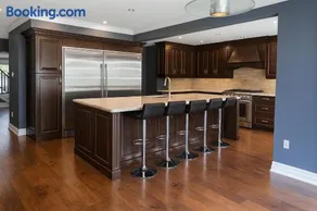 Luxury home 4BR, Pool, & 5 Mins to 401 - Image 3