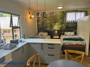 Green Cottage - Image 4