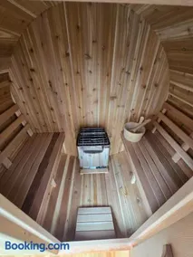 A Little R and R Private Sauna and Hot Tub - Image 3