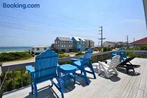 Ocean view 3-bedroom house in Surf City, perfect for up to 8 guests. - Image 4