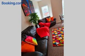 Ample Comforts, Centrally Located, Town Centre - Image 4